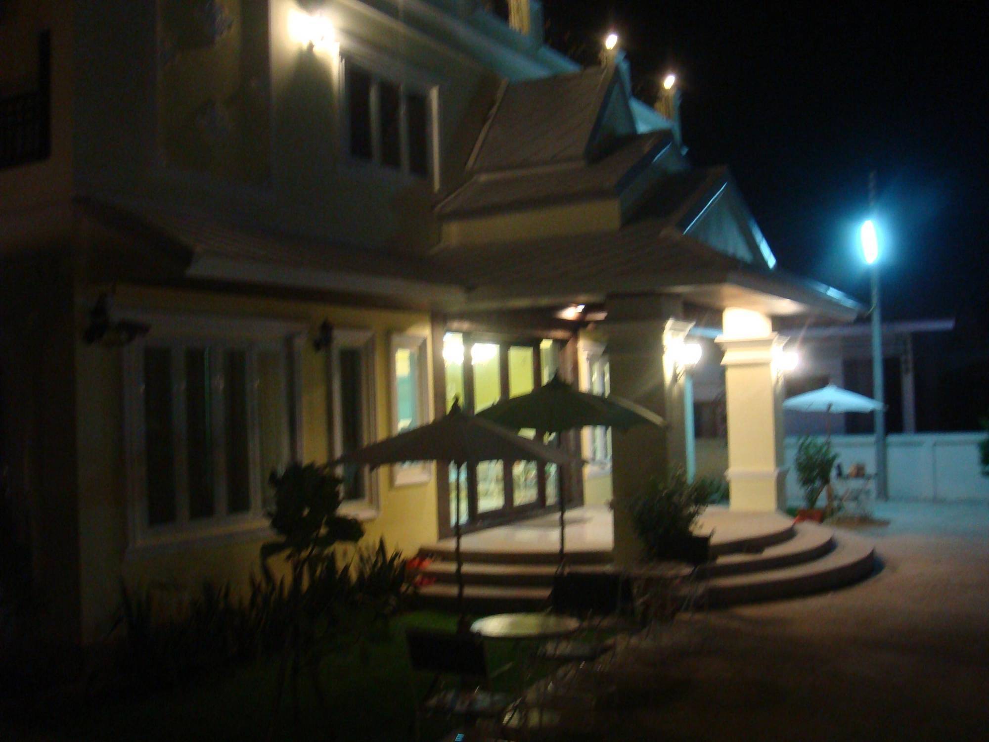 The Target Residence Чианг Рай Екстериор снимка