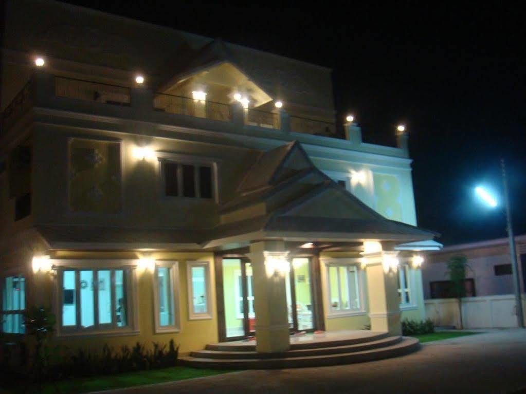 The Target Residence Чианг Рай Екстериор снимка